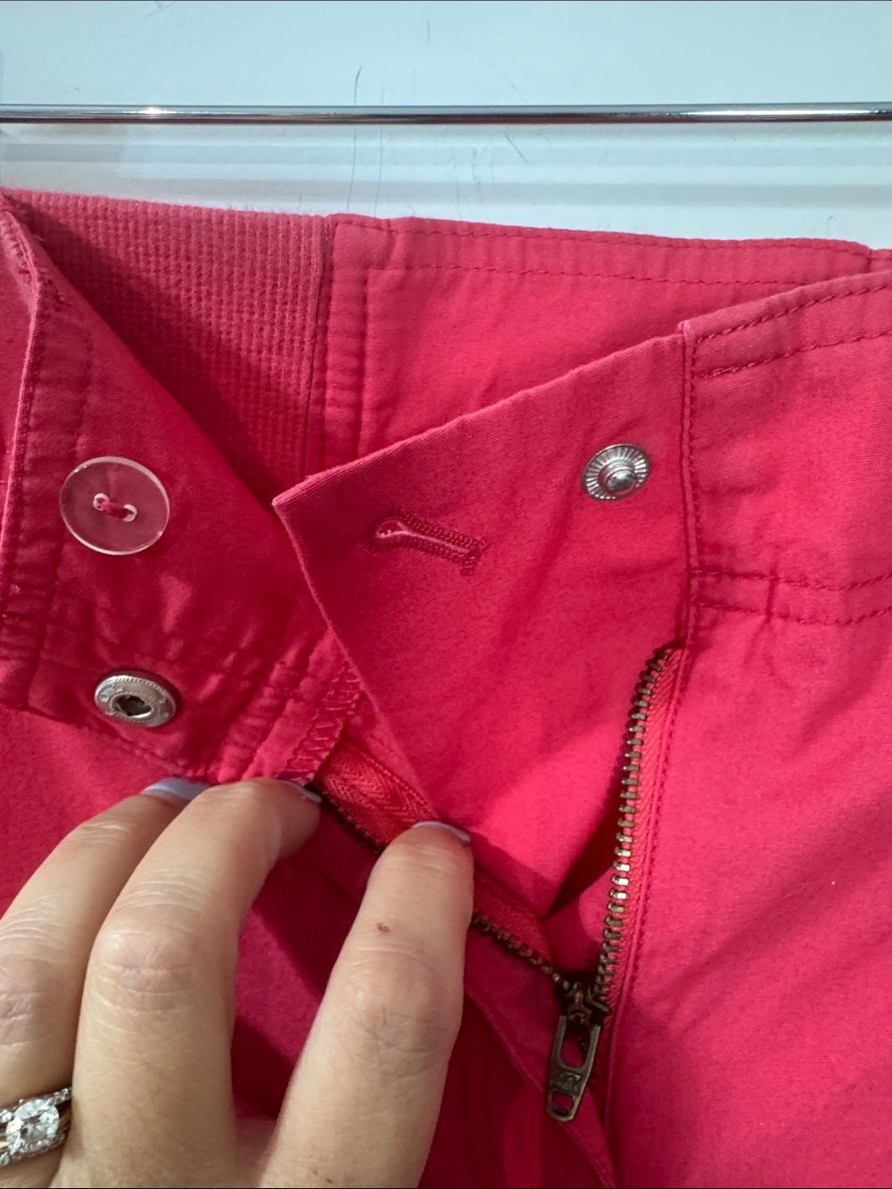 Jones New York Women’s Watermelon Colored Casual Cotton 6-Pocket Shorts - Size 6 - Picture 3 of 9